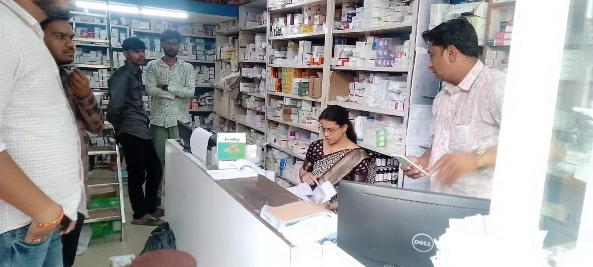 दमोह में दवा दुकानों का औचक निरीक्षण, 4 दवाओं के नमूने जांच के लिए भेजे गए