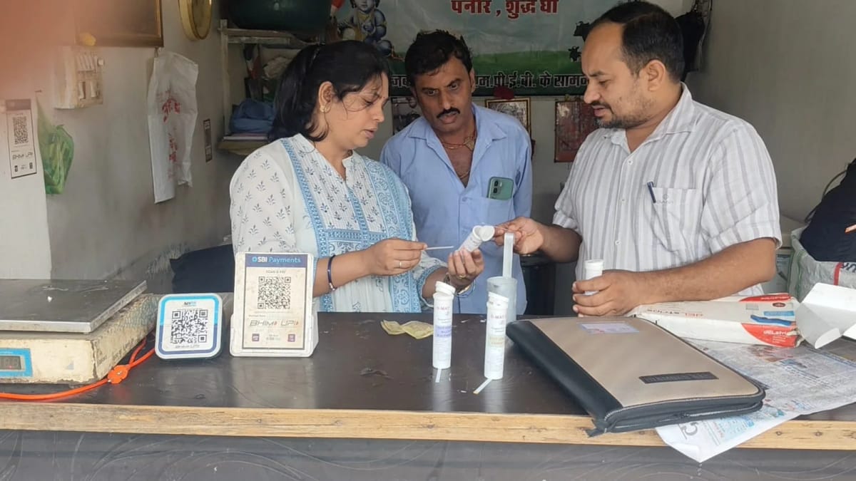 दमोह में दूध डेयरियों और पनीर विक्रय केंद्रों का निरीक्षण, जांच के लिए लिए गए नमूने