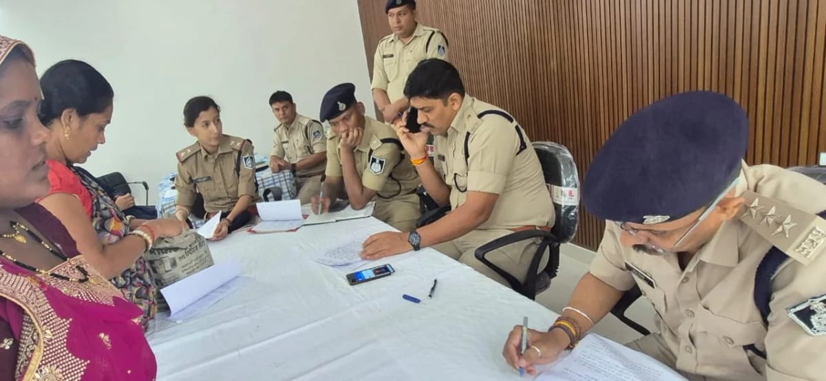 दमोह SP कार्यालय में जनसुनवाई, फरियादियों की समस्याओं पर दिए त्वरित निराकरण के निर्देश