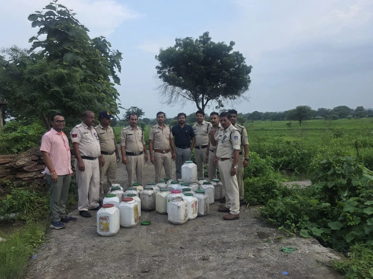 नोहटा क्षेत्र में अवैध शराब पर बड़ी कार्रवाई, 2000 लीटर कच्ची महुआ शराब नष्ट