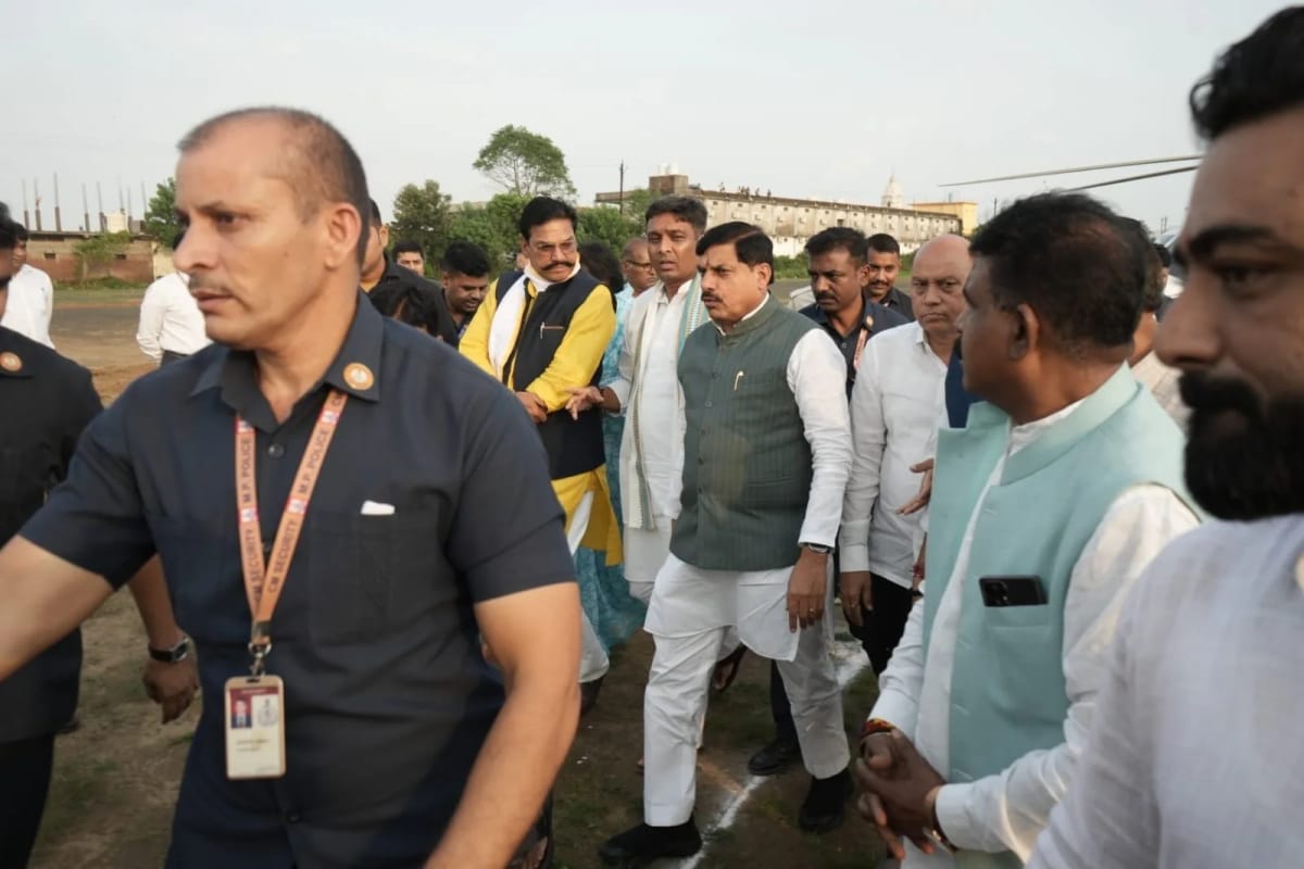 मुख्यमंत्री डॉ. मोहन यादव सागर दौरे पर, BMC में शराब कांड के पीड़ितों से की मुलाकात
